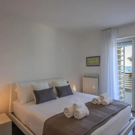 Vista Lumina - Seaview Apartment *